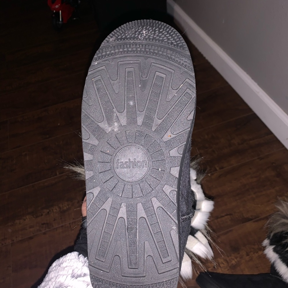 Boots - Picture 3 of 4